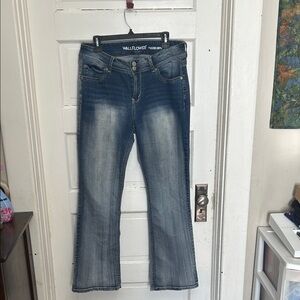 Wallflower Women's Flare Jeans in Classic Blue